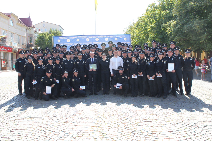 Офіцерські погони вручили і патрульним поліцейським у Мукачеві (ФОТО)