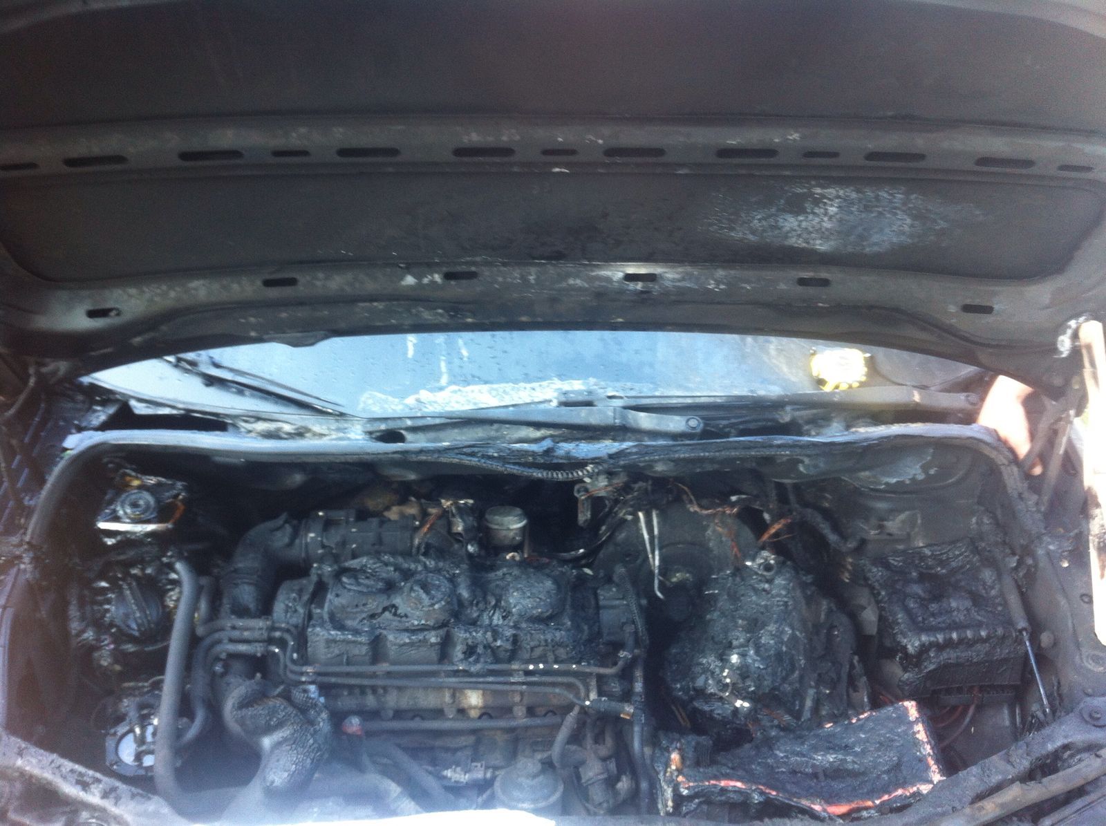 У Берегові підпалили автомобіль офіцера прикордонної служби (ФОТО)
