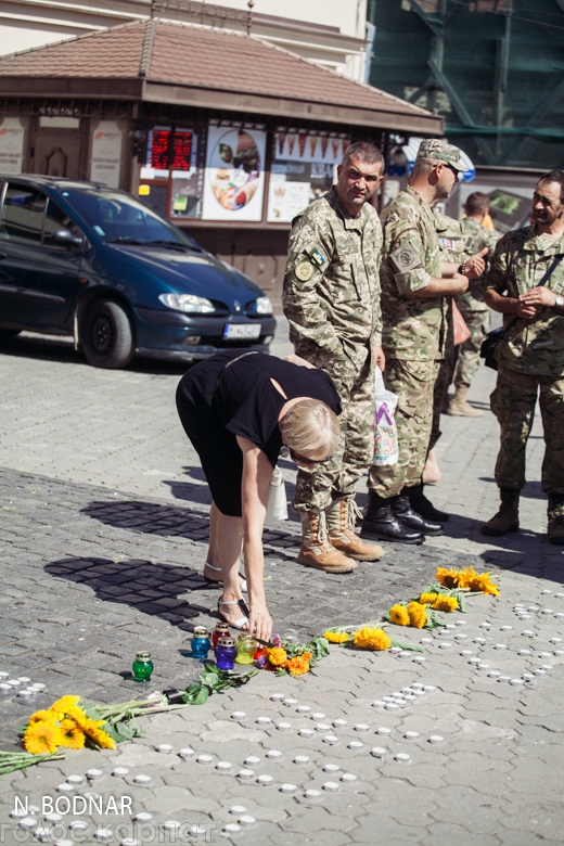 В Ужгороді вшанували воїнів, що полягли в Іловайському "котлі" (ФОТО, ВІДЕО)