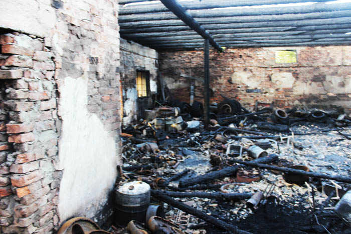 Понад дві години знадобилося, щоби здолати пожежу в гаражі у Драгові на Хустщині (ФОТО)