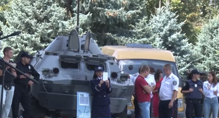 В Ужгороді екс-міліціонери і поліцейські гучно відсвяткували день поліції (ВІДЕО)