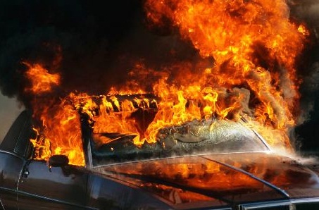На Хустщині в Ізі пожежа понищила "Волгу"