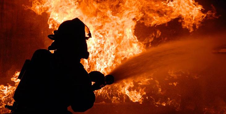 Загасивши пожежу у надвірній споруді в Мукачеві, від вогню порятували лазню та гуртожиток аграрного ліцею