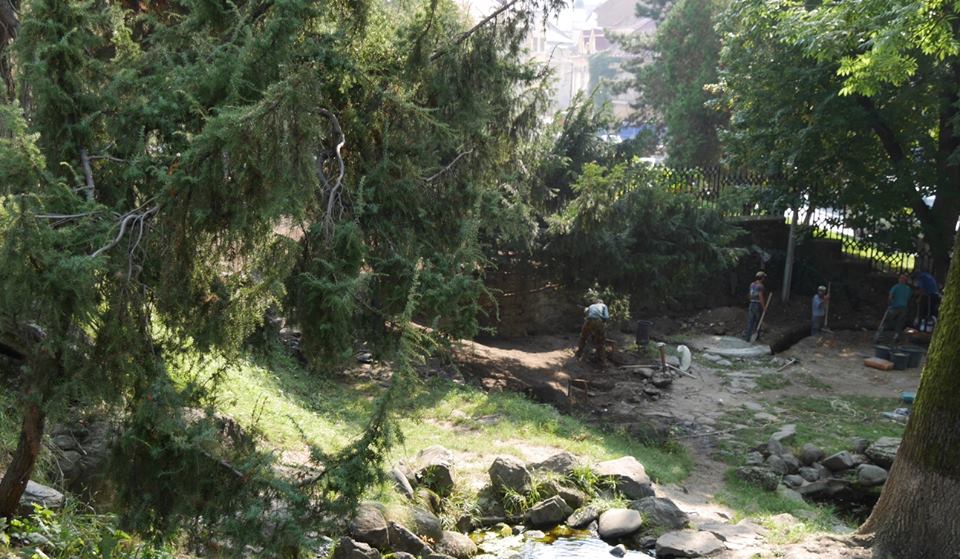 В Ужгороді тривають роботи з відновлення Альпінарію (ВІДЕО)