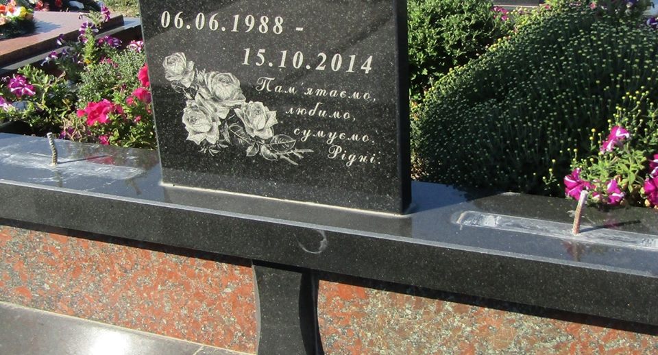 Надгробки на кладовищі у приужгородському Барвінку викрадають вандали (ФОТО)