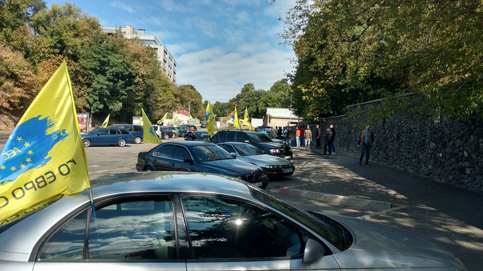 У Києві власники авто на іноземній реєстрації влаштували протест під Верховною Радою (ФОТО, ВІДЕО)