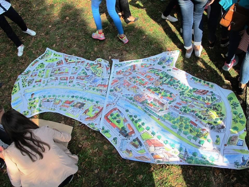 В Ужгороді школярі склали й розмалювали імпровізовану карту міста (ФОТО, ВІДЕО)