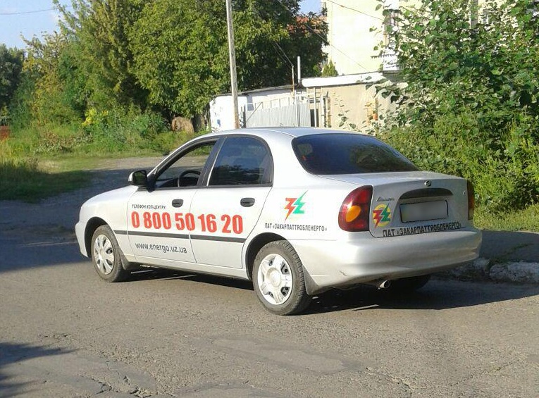 В Ужгороді патрульні зупинили службове авто "Закарпаттяобленерго" з п'яним водієм (ФОТО)