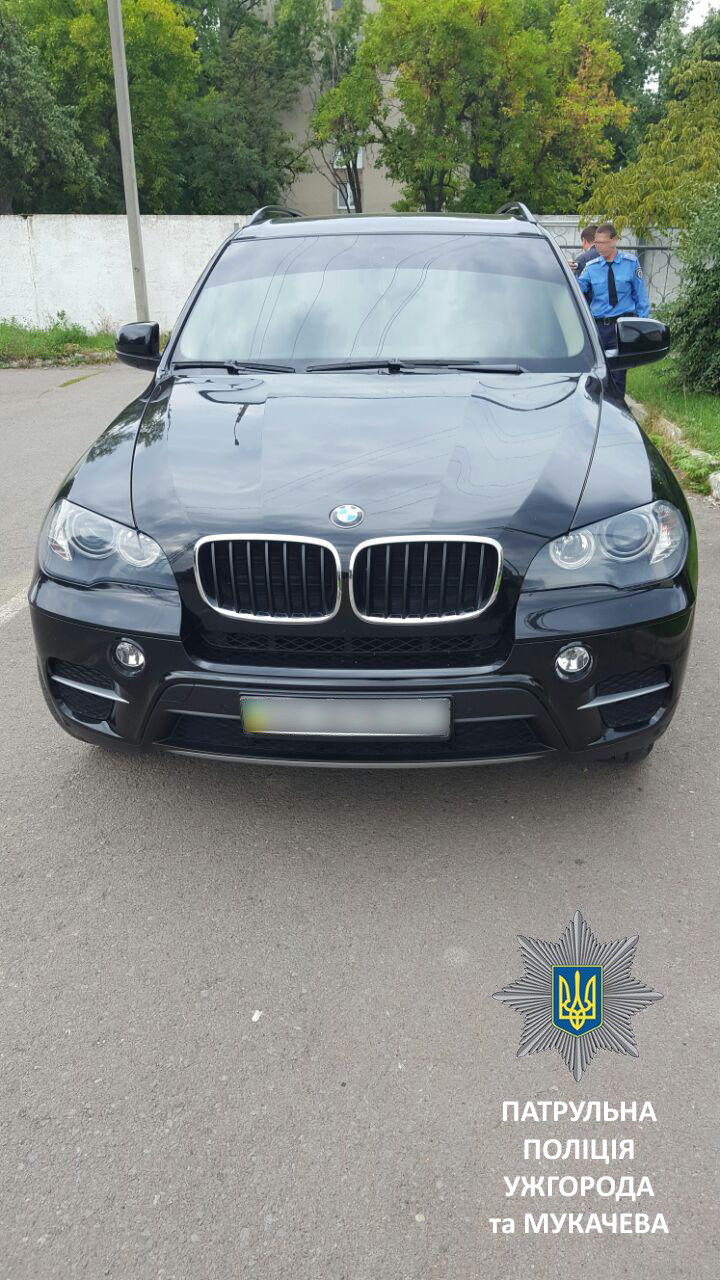 В Ужгороді виявили BMW X5 із "перебитим" номером кузова (ФОТО)