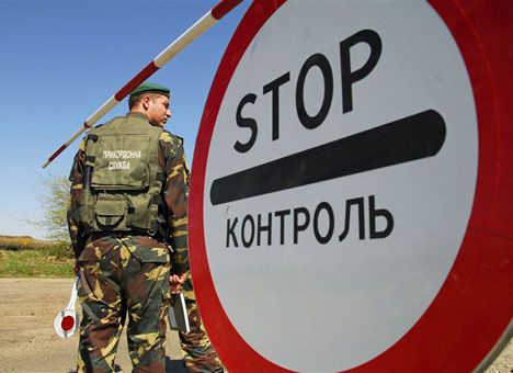 На Закарпаття не пропустили українців, які намагалися одночасно "прослизнути" через кордон двома автівками (ФОТО)