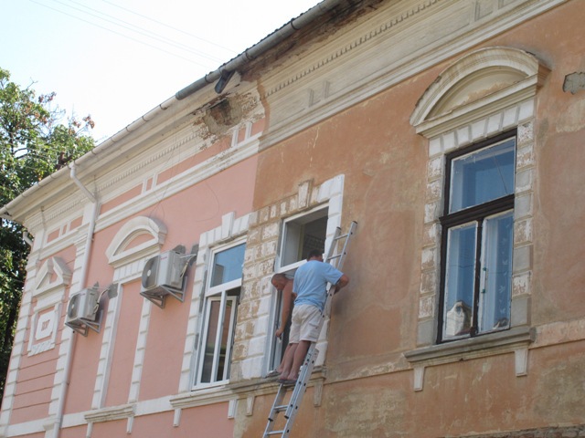Самовільне утеплення фасадів в історичній частині Ужгорода каратиметься