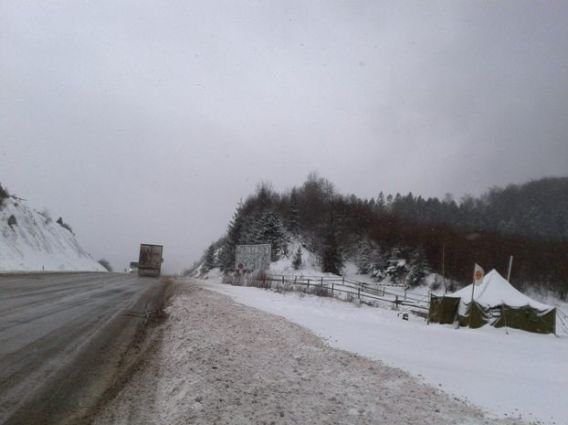 Через погодні умови рух вантажівок через Абранський перевал призупинений