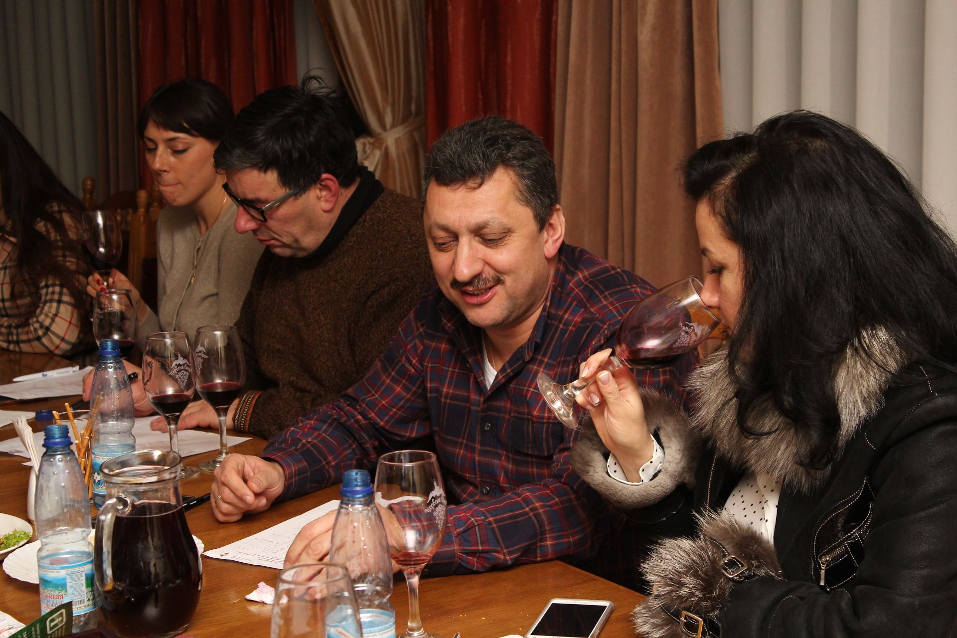 Експерти визначили кращі вина на фестивалі «Червоне вино» в Мукачеві (ФОТО)