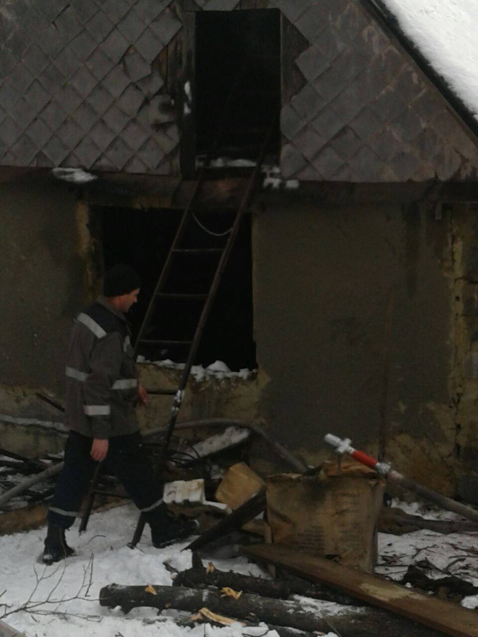 На Тячівщині необережне куріння обернулося для чоловіка загибеллю в пожежі (ФОТО)