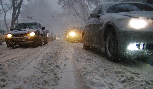Через снігові замети на дорогах Закарпаття почастішали ДТП