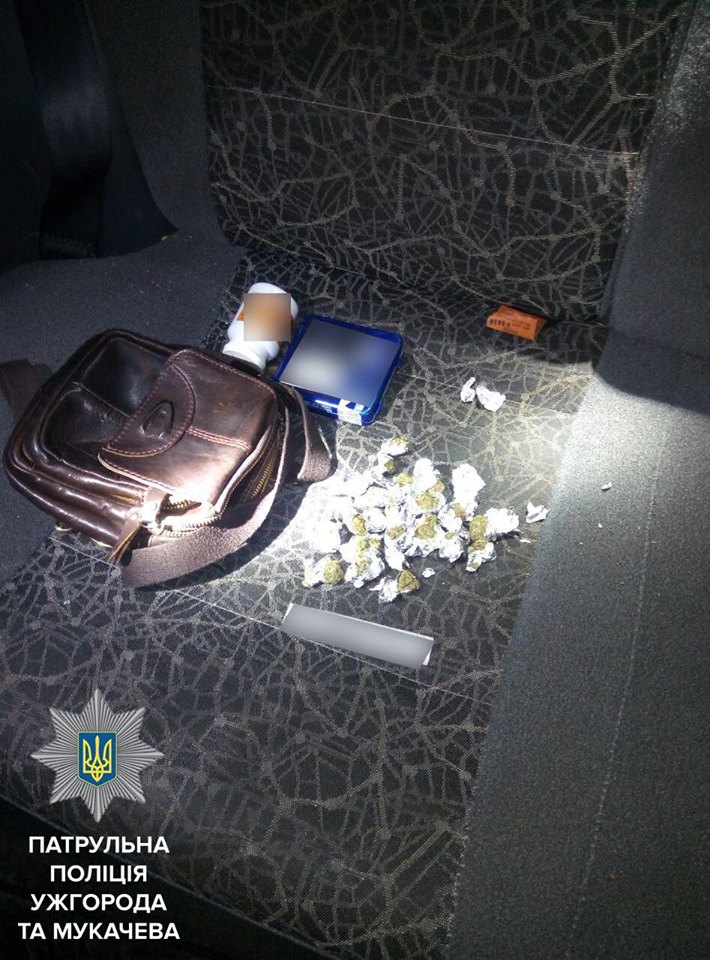 Уночі ужгородські патрульні виявили у водія Daewoo багато наркотиків (ФОТО)