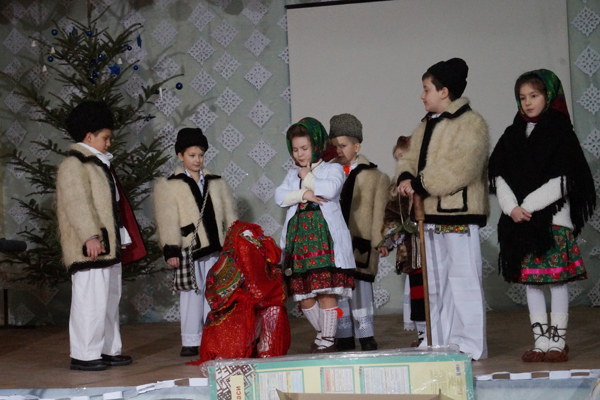 У Нижній Апші діти співали колядки румунською мовою (ФОТО)