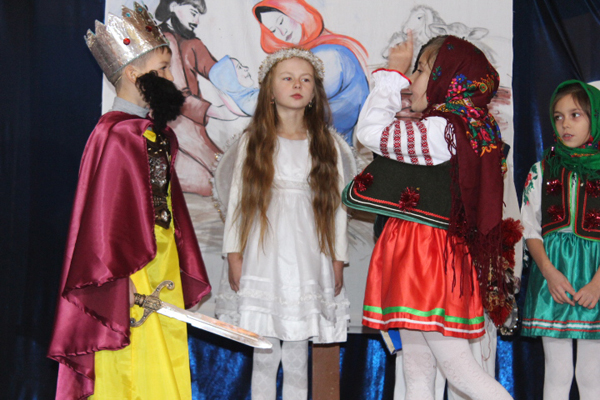 Юні таланти колядували на фестивалі "Вифлеємська зіронька" у Дубовому (ФОТО)