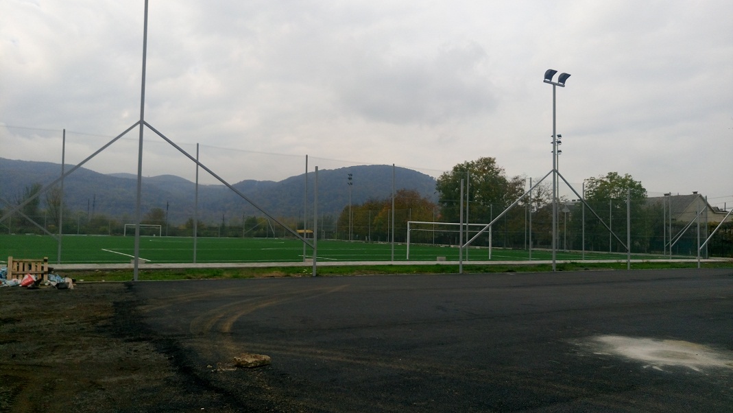 У Хусті триває реконструкція стадіону "Карпати" (ФОТО)
