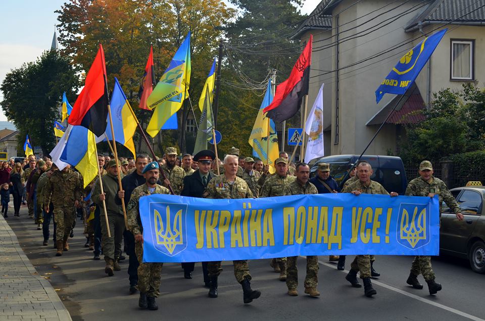 Ужгородом пройшов Марш національної єдності, а сім'ям полеглих за Україну вручили президентські відзнаки (ФОТО, ВІДЕО)