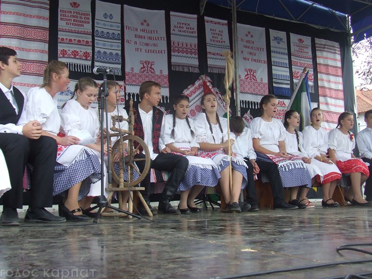 У Великих Берегах демонстрували традиційне угорське ткацтво і варили леквар з шипшини (ФОТО)