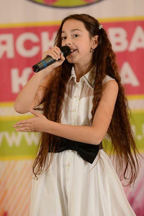 Юна мукачівська вокалістка виборола одразу два перші місця на міжнародних фестивалях-конкурсах (ФОТО)