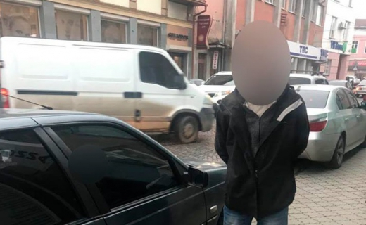У Мукачеві затримали авто, викрадене з погрозами ножем (ФОТО)