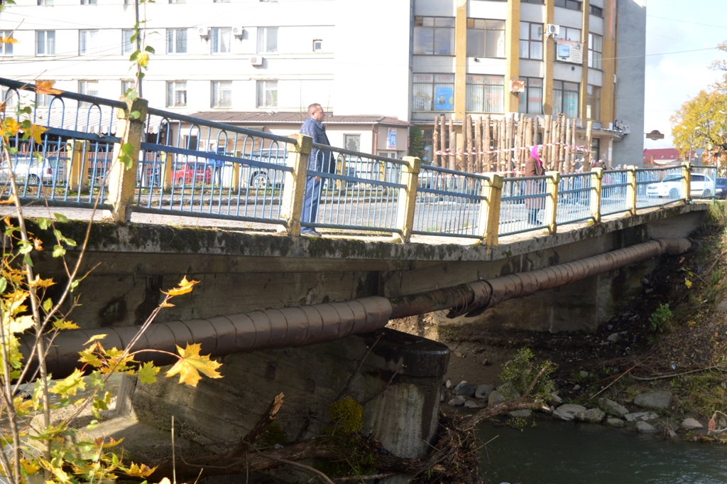 У Сваляві розпочали реконструкцію мосту, пошкодженого паводком (ФОТО)