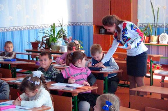 Гриневич на Закарпатті: Уряд збільшить держзамовлення на вчителів української мови для нацменшин