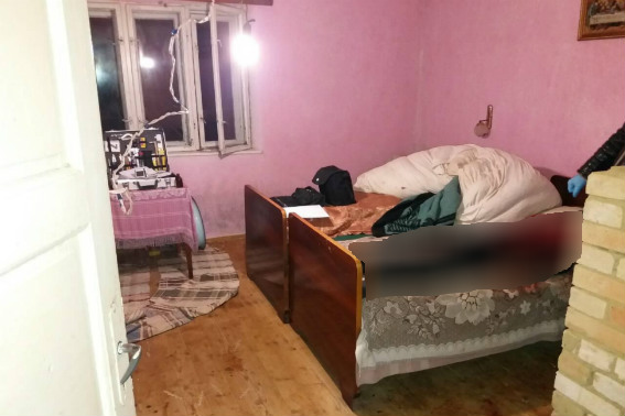 На Свалявщині син смертельно вдарив ножем у спину матір (ФОТО)