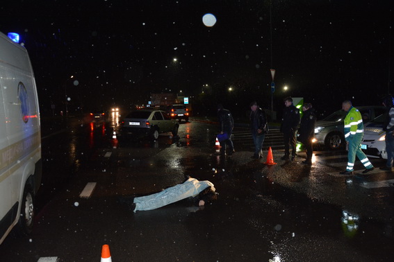Поліція встановлює обставини загибелі пішохода при в'їзді в Мукачево (ОФІЦІЙНО) (ФОТО)