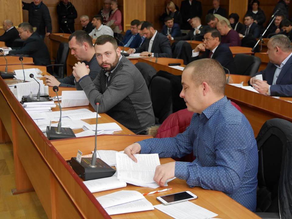Депутати в Ужгороді погодили купівлю двох службових авто для виконкому і міськради
