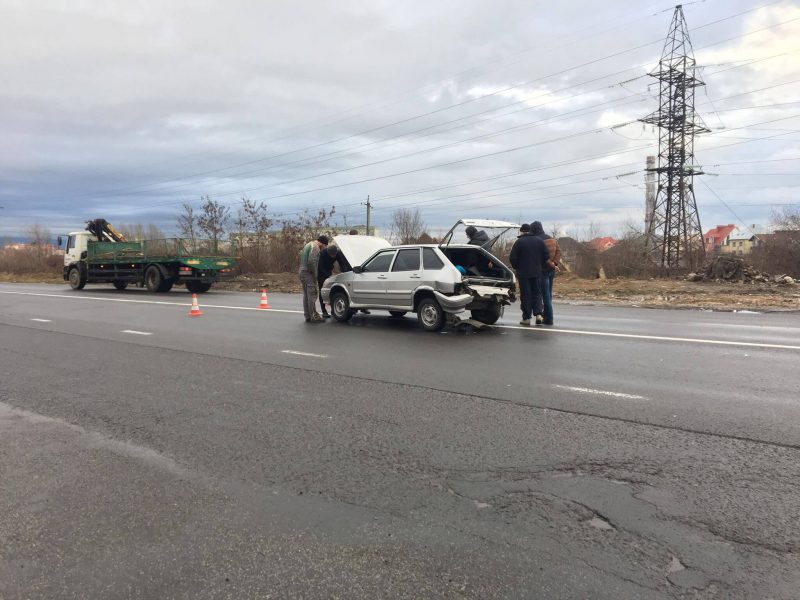 Поблизу Мукачева зіткнулися дві автівки (ФОТО)