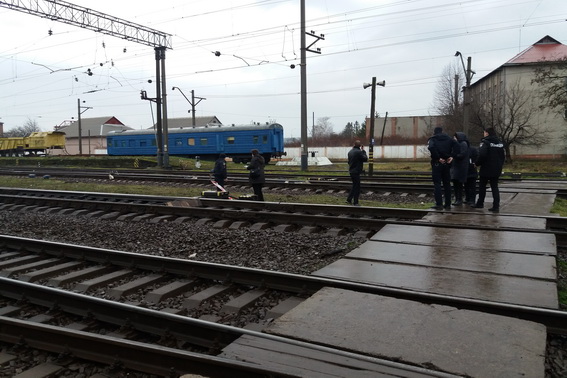 У Мукачеві встановлюють обставини загибелі чоловіка на залізничній колії (ФОТО)