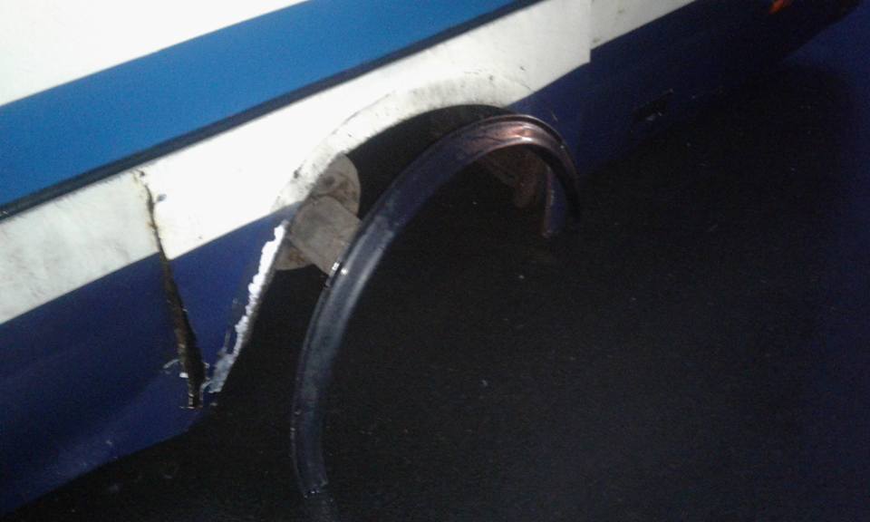 ФОТОФАКТ. В автобусі, що здійснював перевезення пасажирів з Мукачева до Ужгорода, під час руху відірвалося колесо