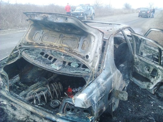 На Іршавщині, намагаючись загасити авто, котре загорілося під час руху, травмувався водій (ФОТО)