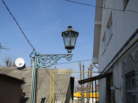 Замкові сходи в Ужгороді освітлюватимуть ретросвітильники (ФОТО)