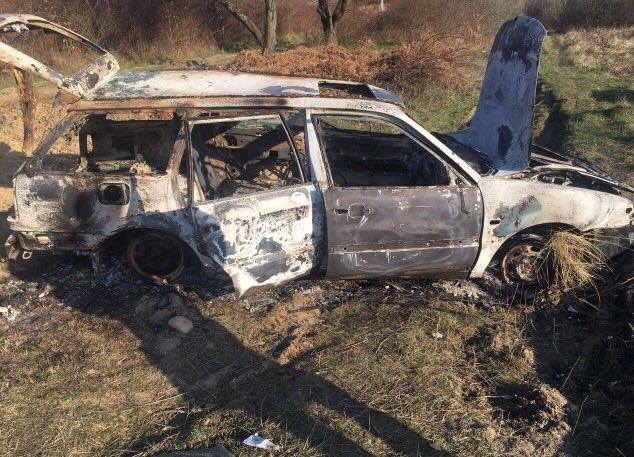 У Виноградові знайшли спалений Volkswagen, ймовірно "причетний" до пострілу в будинок прокурора Кайла (ФОТО)