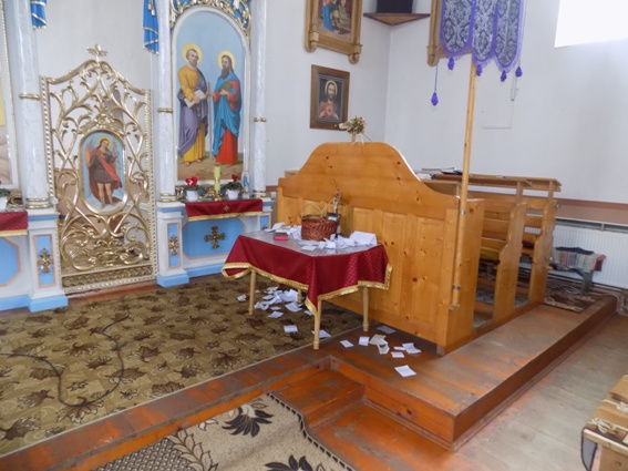 На Хустщині затримали двох чоловіків, що обікрали церкви в селах Драгово та Кічерели