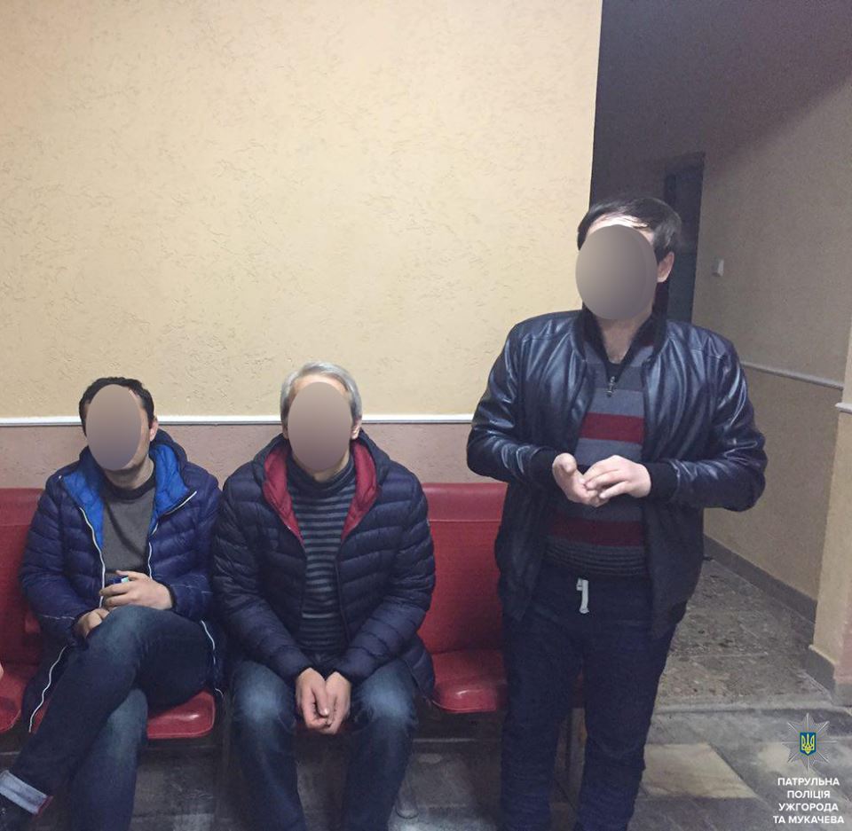 У Нижніх Воротах на Закарпатті затримали підозрюваних у крадіжці грузинів, що тримали курс на Львів (ФОТО)