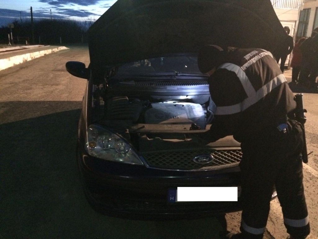 У ПП "Лужанка" на Закарпатті затримали крадений у 2015 році "Форд" під кермуванням угорця