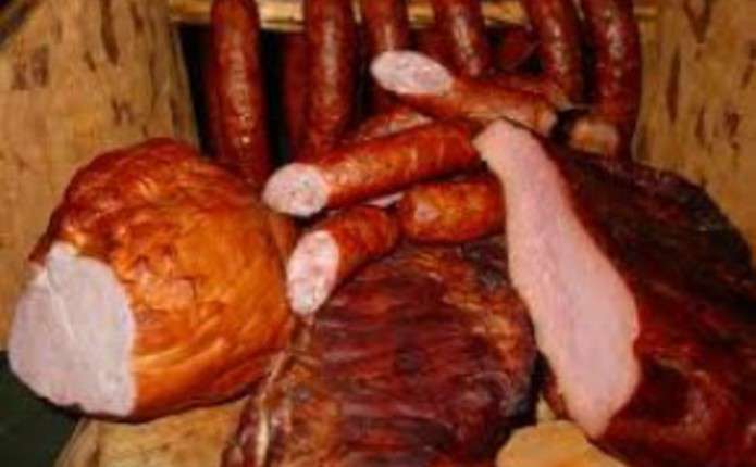 П'яна сусідка вкрала у пенсіонерки на Мукачівщині шовдарь, домашні ковбаси та м'ясо