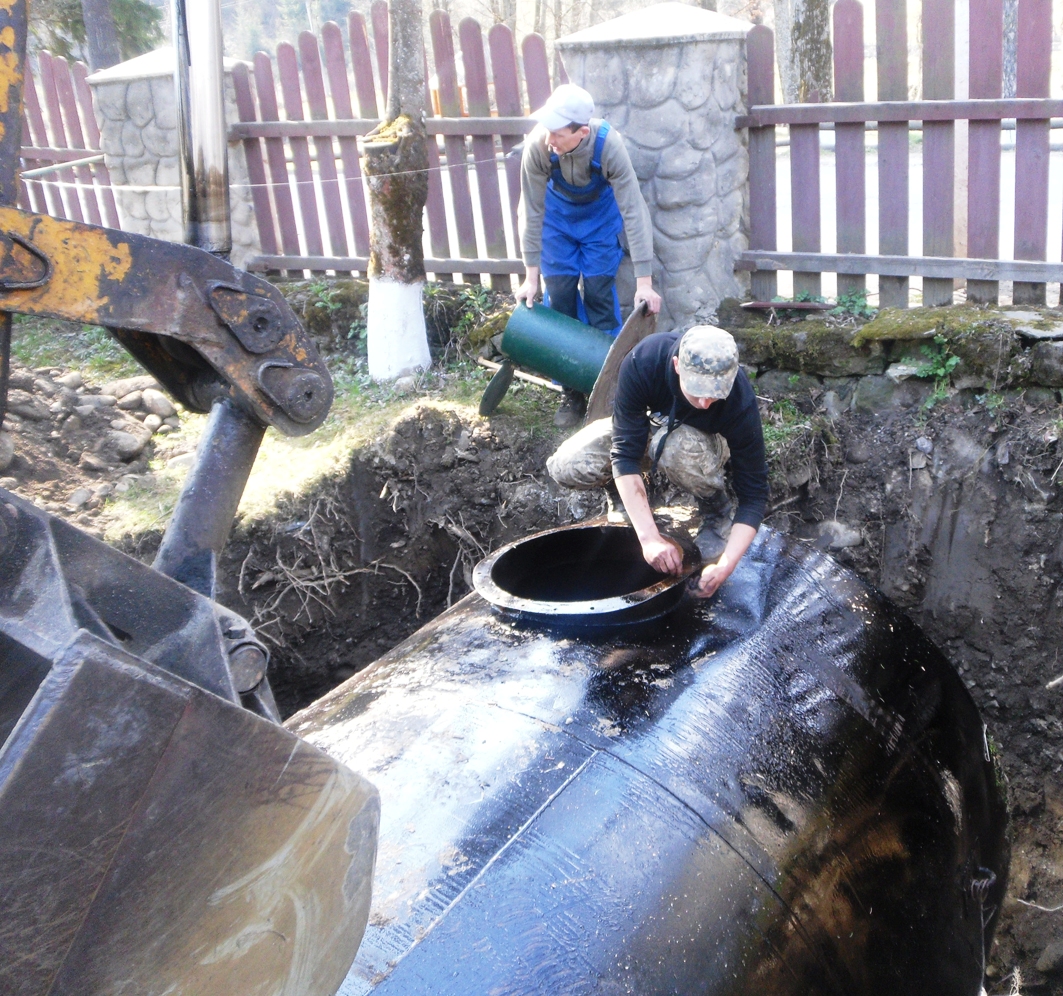 У Богдані на Рахівщині дощову воду збирають в резервувари 