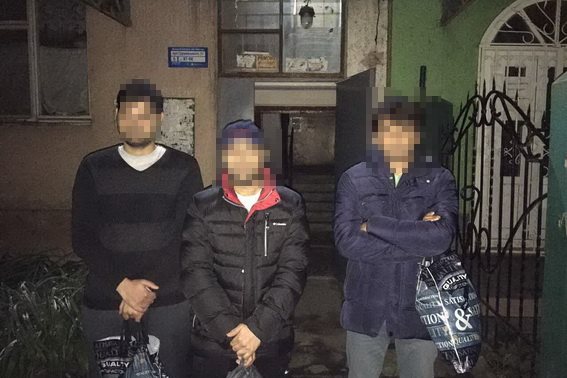 Ще трьох нелегалів затримали на орендованій квартирі в Ужгороді