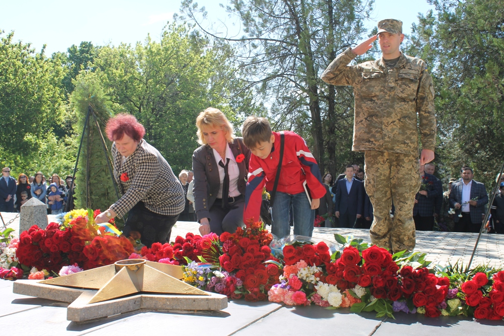 В Ужгороді офіційно відзначили День Перемоги над нацизмом у Другій світовій війні (ФОТО)