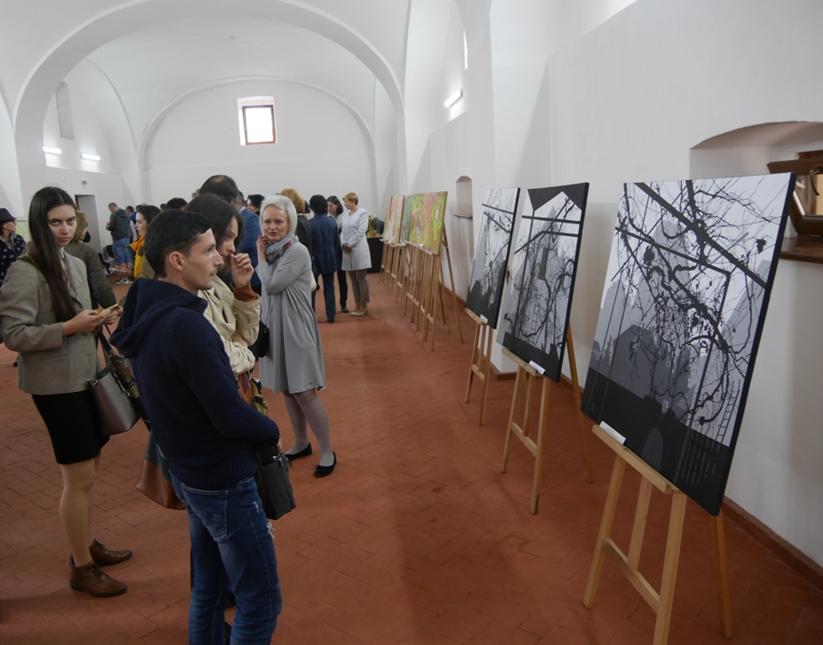 В Ужгороді представили "Чотири виміри" від закарпатських художниць (ФОТО)