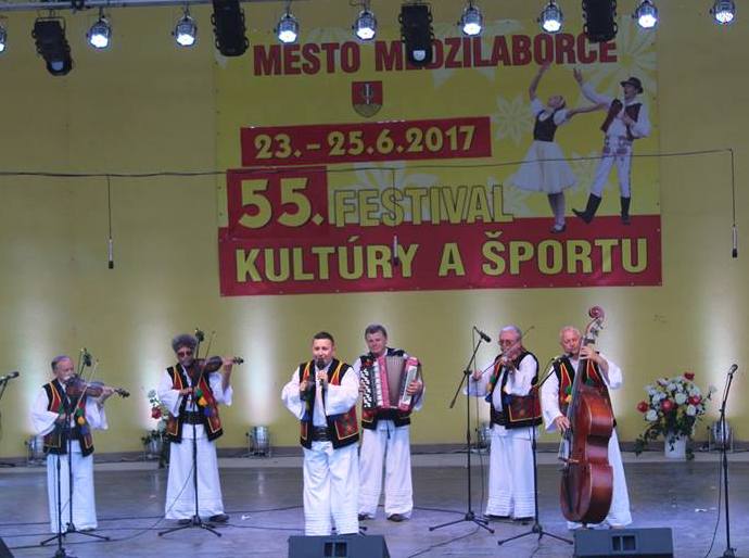 Колективи з Закарпаття представили свої концертні програми на Фестивалі культури та спорту у Словаччині (ФОТО)