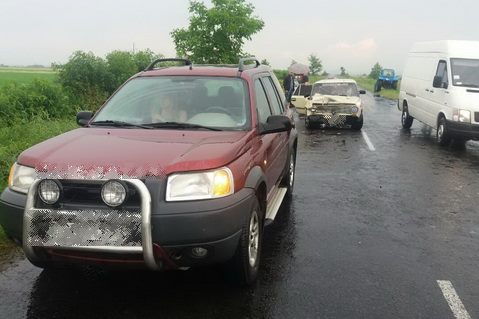 На Берегівщині нетверезий водій врізався в іноземця на Land Rover, а на Хустщині п'яний керманич з'їхав у кювет, травмувавши пасажирів (ФОТО)