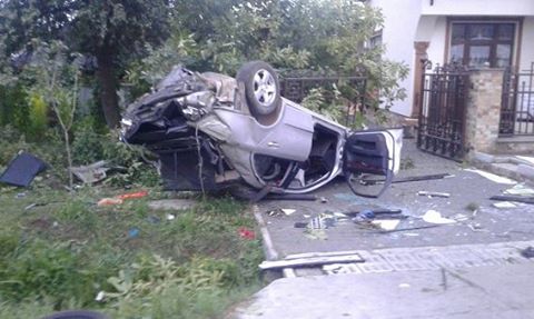У Солотвині на Тячівщині "Мерседес" злетів на швидкості в кювет: двоє загиблих, ще два пасажири в лікарні