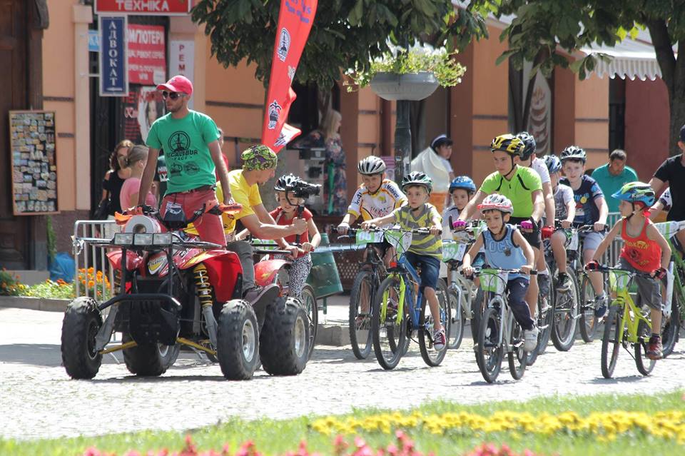 У Мукачеві стартувала дитяча велогонка (ФОТО)